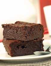 Bardzo czekoladowe ciasto (brownie) z czekolad